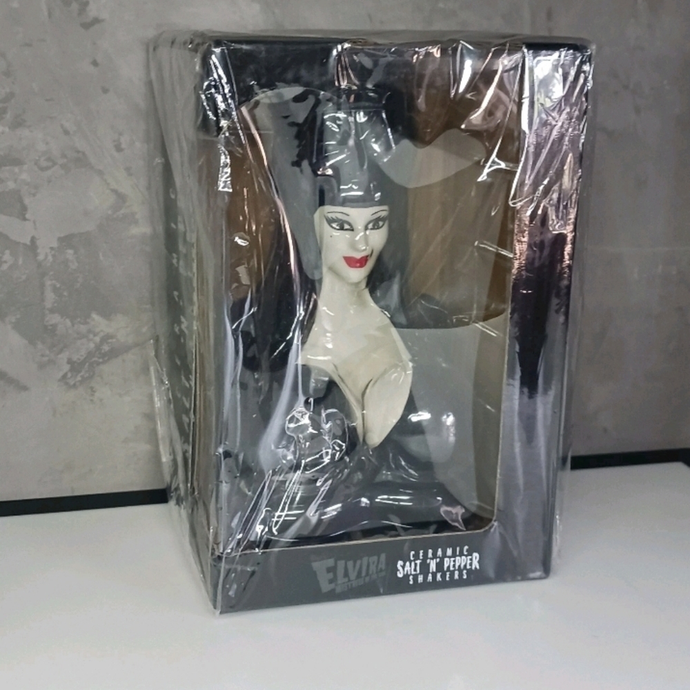 Kreepsville Elvira Salt and Pepper Boob shakers🧂